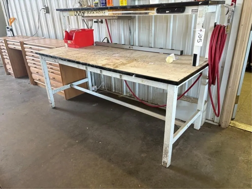 Work Bench w/outlets