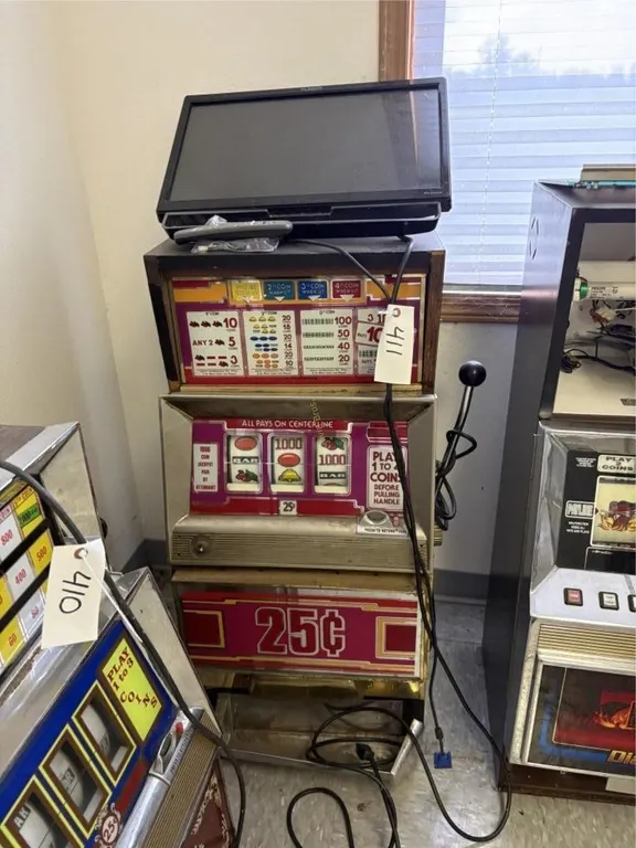 25c Slot Machine