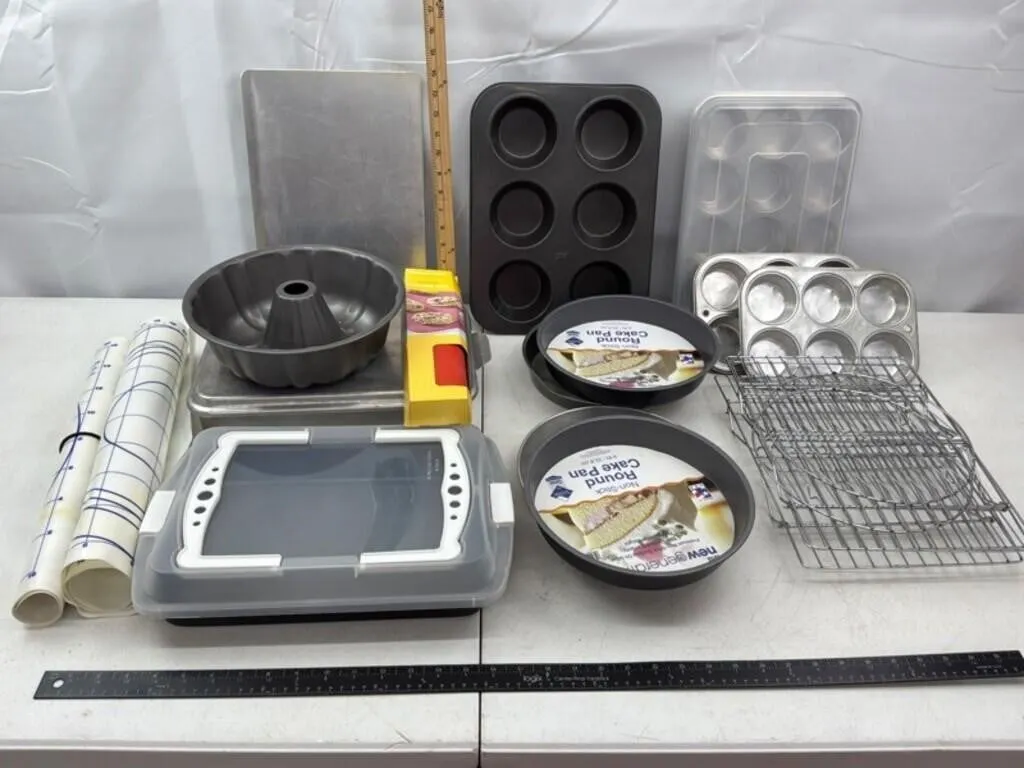 Mixed Baking Pans & Tools (20+pc)