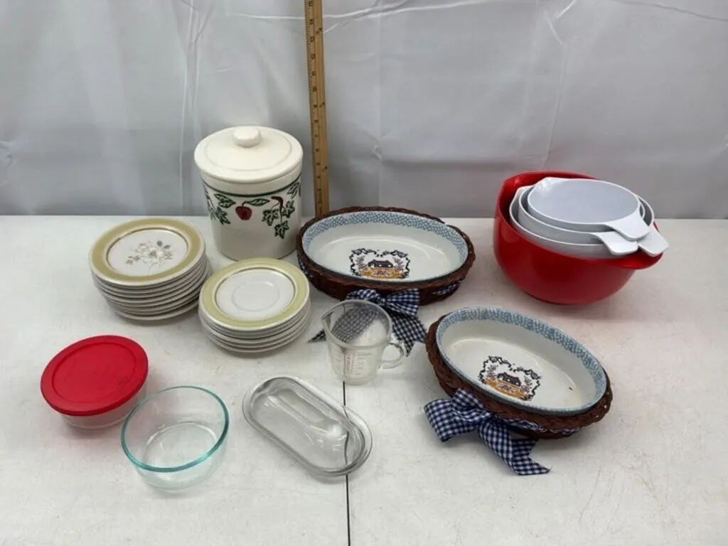 Kitchen & Tableware Assortment (Lot of 24)