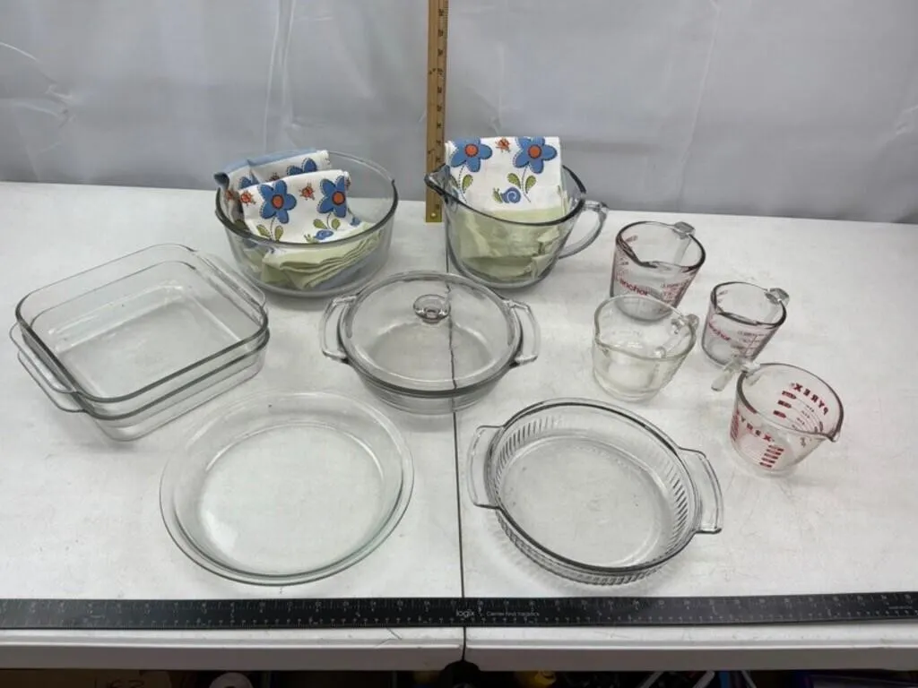 Mixed Pyrex Glass Bakeware & Cups (Lot of 11)