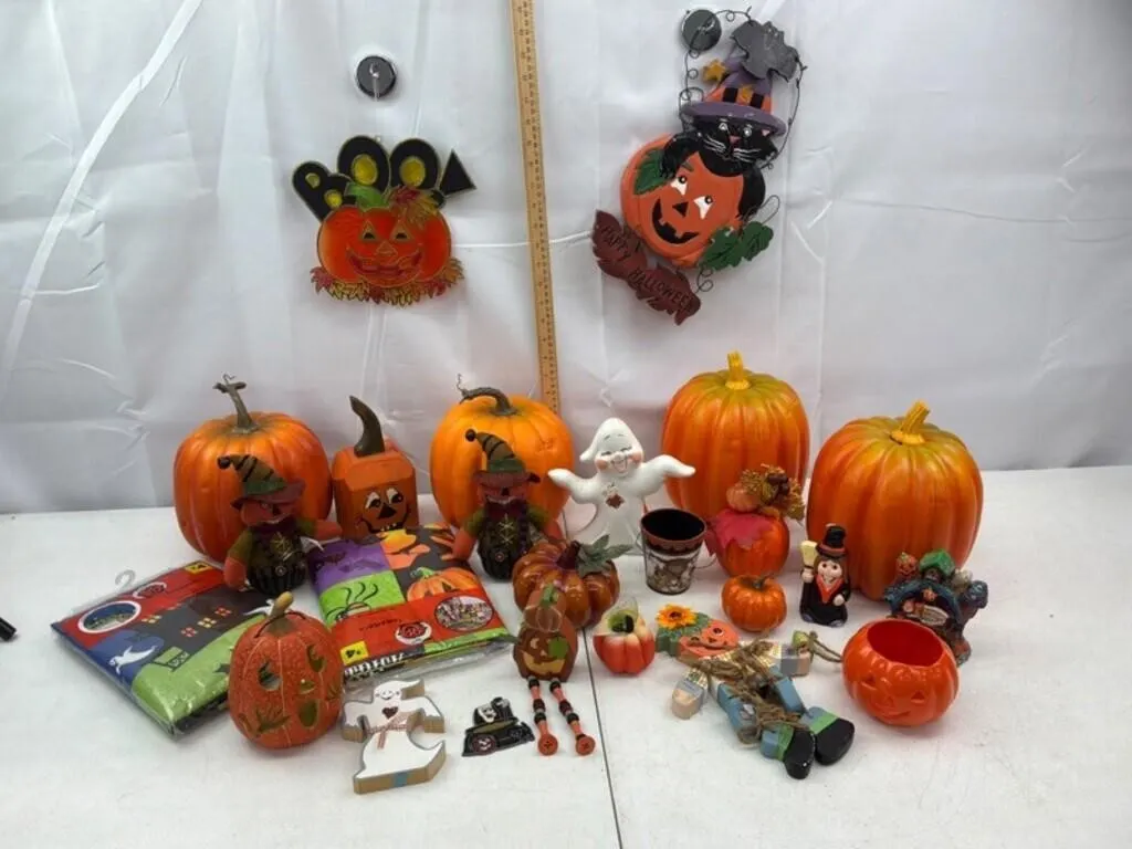Halloween Decor Assortment - 20+ Pieces
