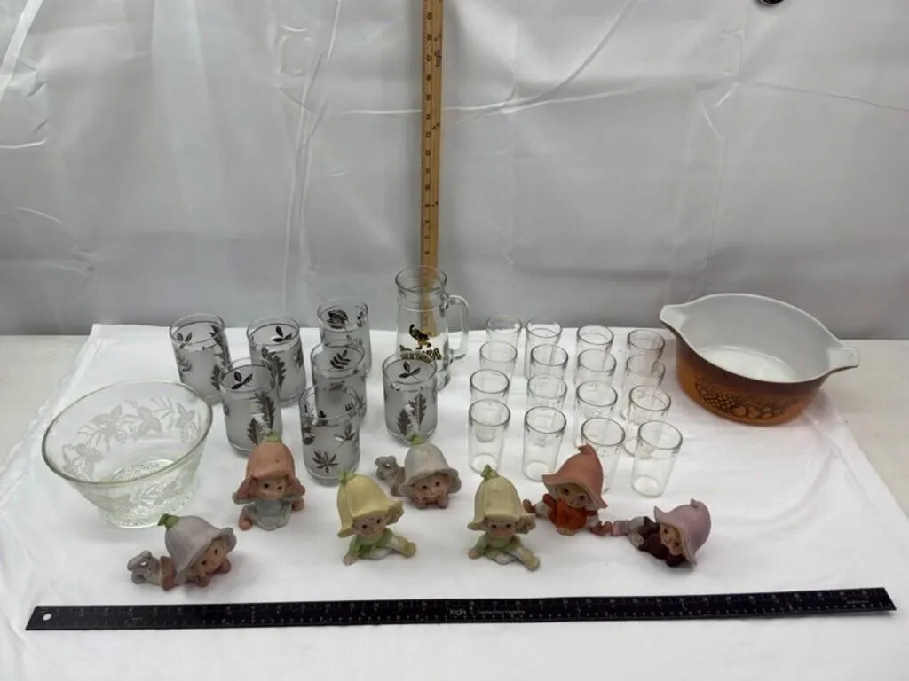 Mixed Glassware & Gnome Decor (33pc)