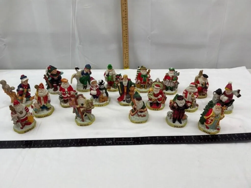International Santa Figurine (Lot of 20)