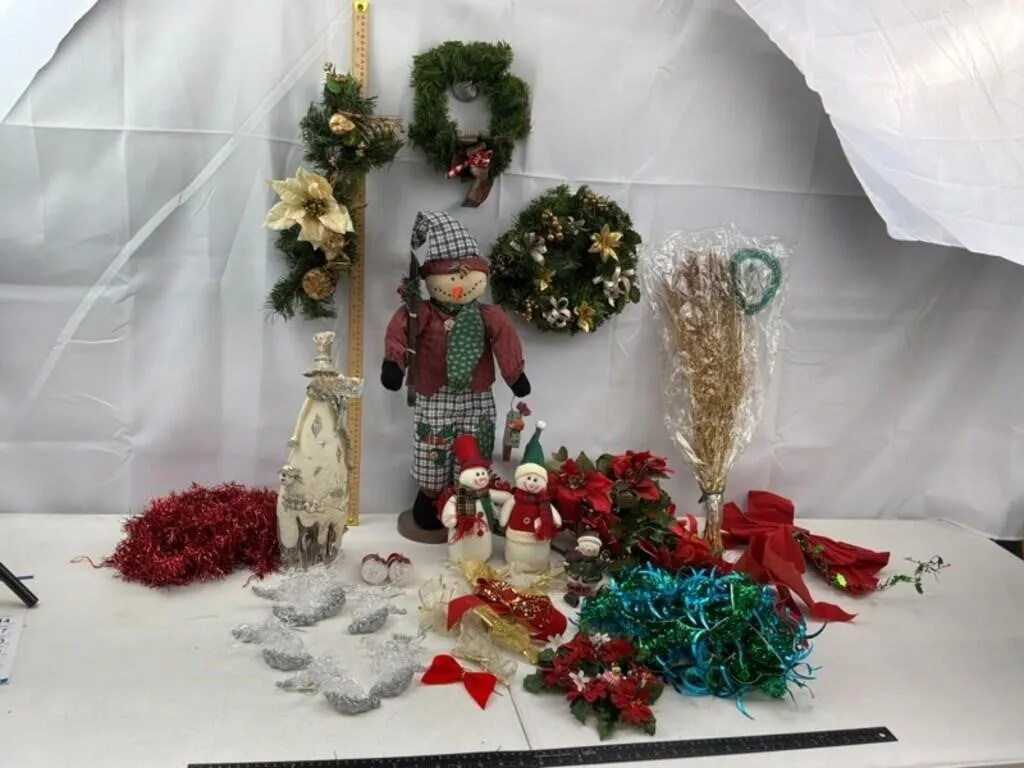 Christmas Decor Assortment - Snowmen & Wreaths