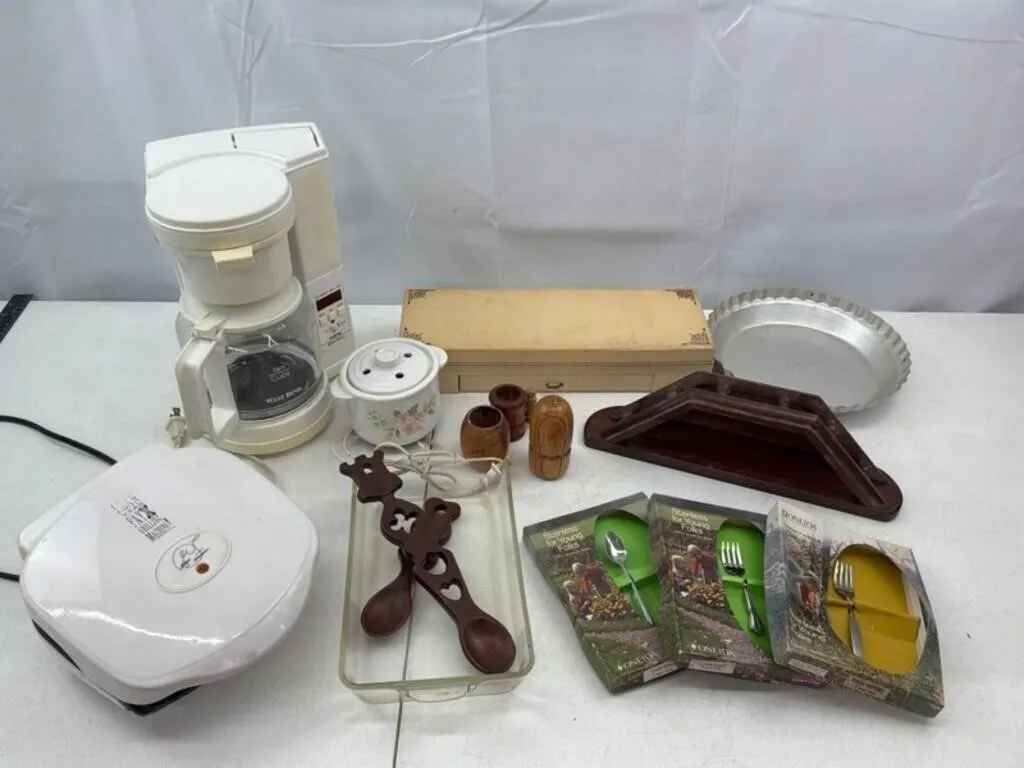 Mixed Kitchenware & Washington Forge Cutlery