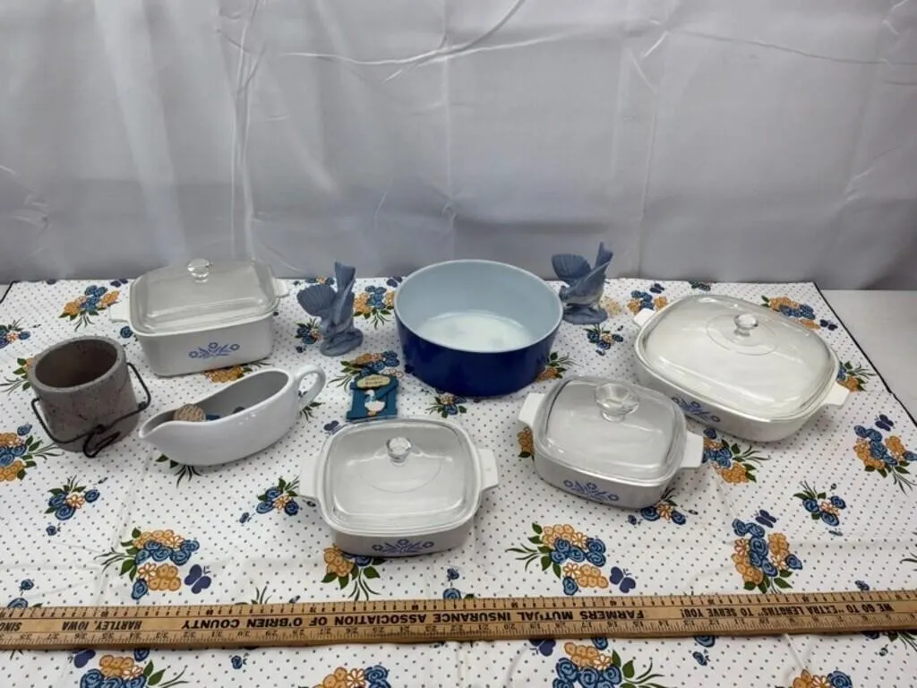 Corning Ware & Kitchen Decor (Lot of 10)