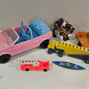 Mixed Toy Vehicle & Play Piece Set (Lot of 5)