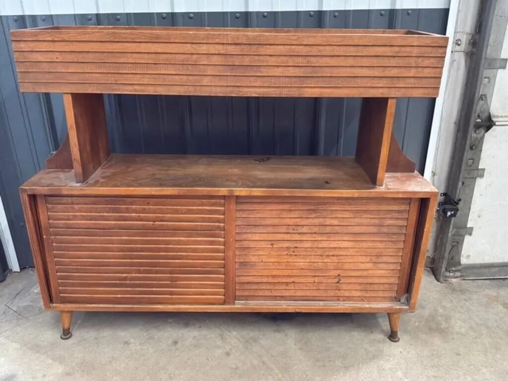 Wooden Slatted Sideboard with Hutch