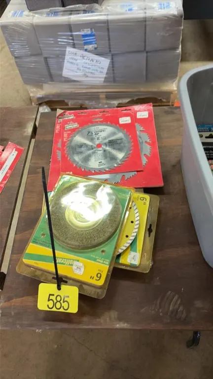 Assorted saw blades