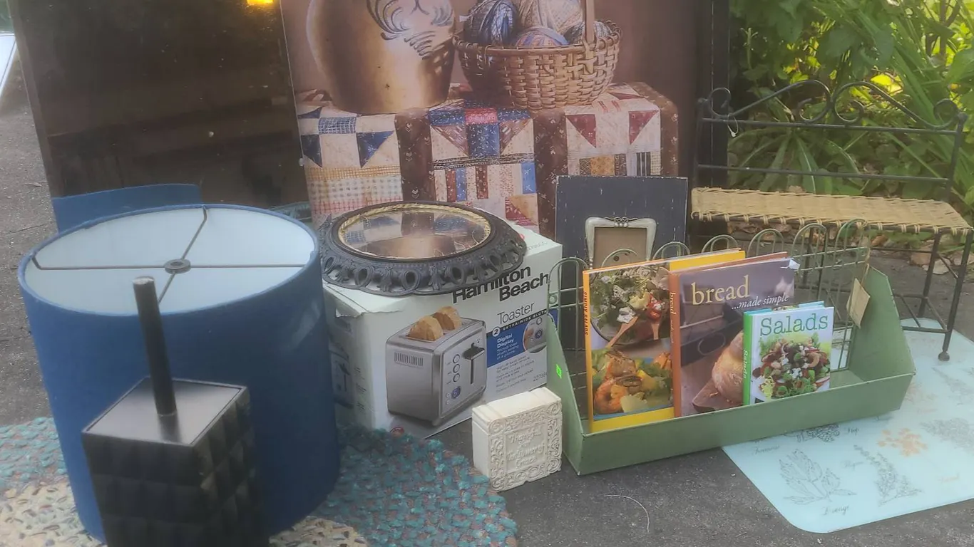 Household Assortment: Art Print, Hamilton Beach Toaster, Cookbooks, Lamp