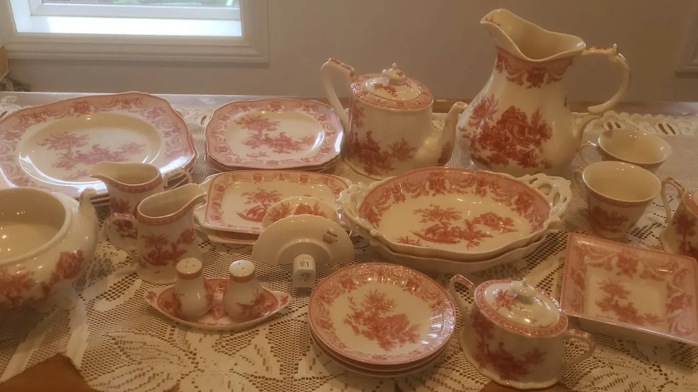 Skye McGhie Florence Fine Porcelain 27-Piece Dinnerware Set