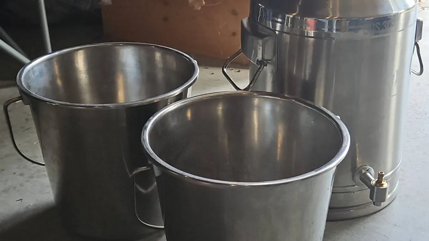 Stainless Steel Pails and KADAJIA SUS304 Water Holder with Spout