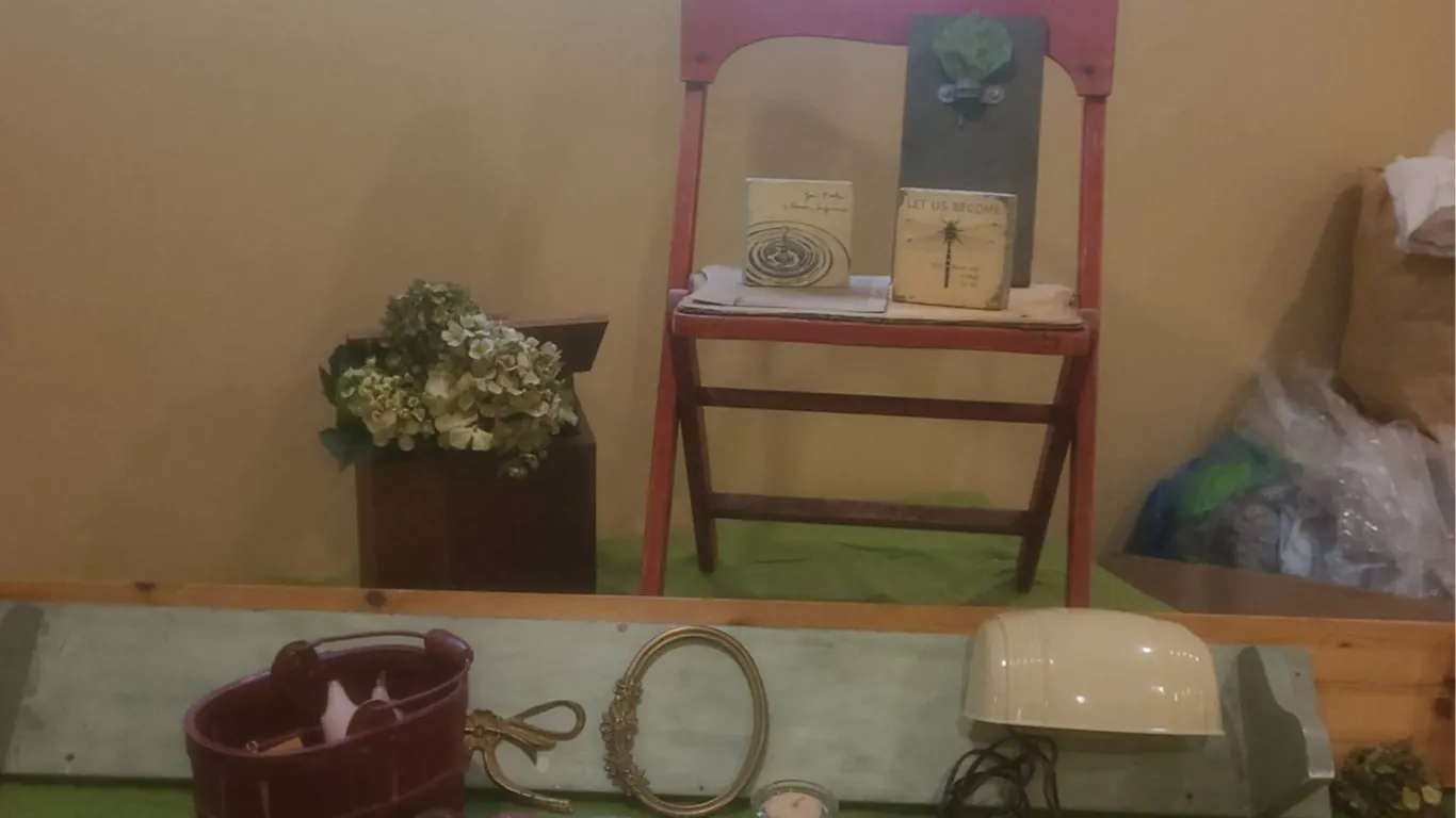 Home Decor Items With Red Folding Chair And Wall Light