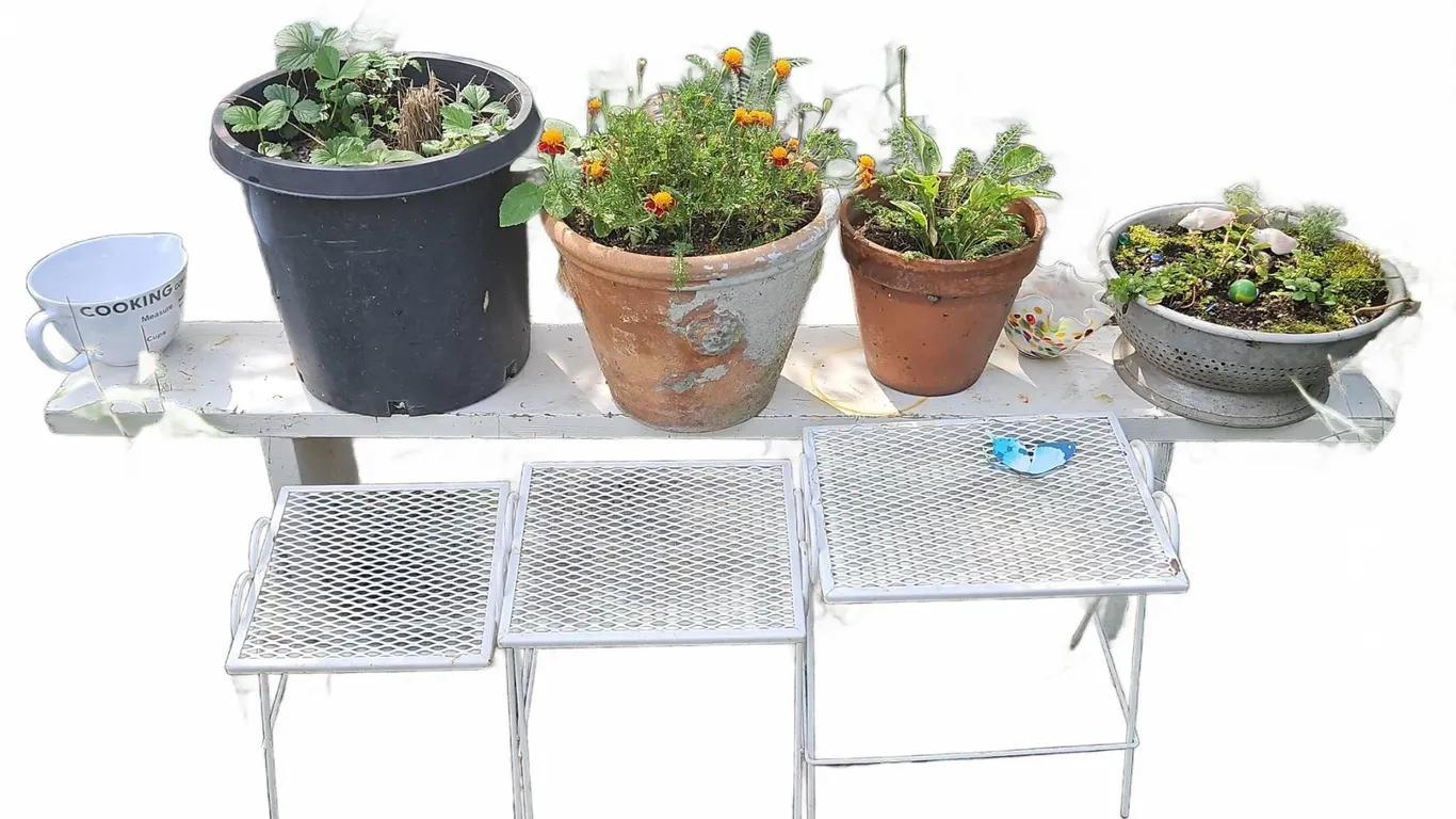 Garden Decor: Metal Plant Stands, Garden Pots and Accessories