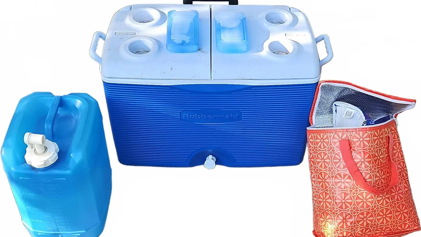 Rubbermaid Cooler, Water Jug, and Insulated Tote Set