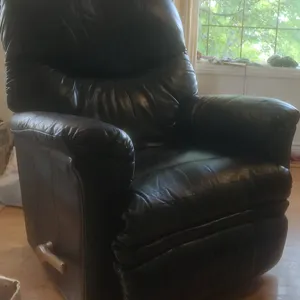 La-Z-Boy Black Leather Recliner Chair With Manual Wooden Lever