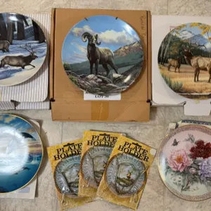 5 Wildlife and Floral Collector Plates with Holders
