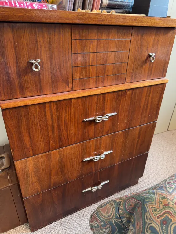 Retro Wood Dresser with 4 Drawers and Metal Pulls