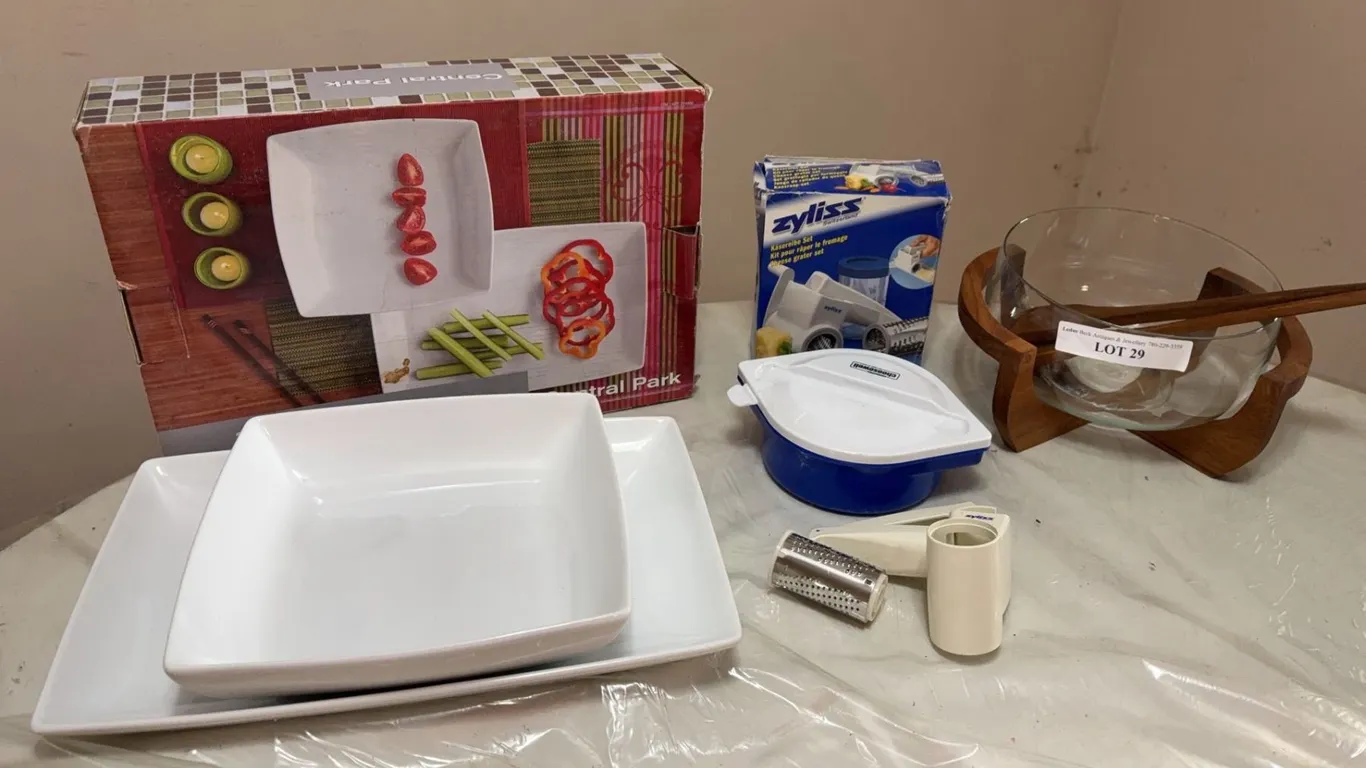 Kitchen Serving and Prepware Lot