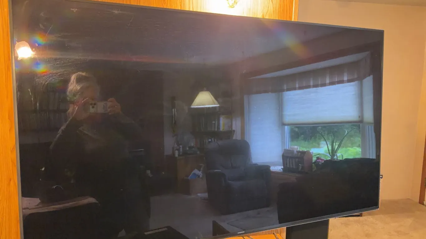 Samsung Flat Screen TV with Wall Mount and Accessories