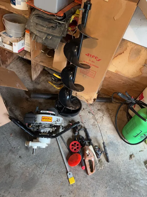 Jiffy Model 30 Ice Fishing Lot With Auger