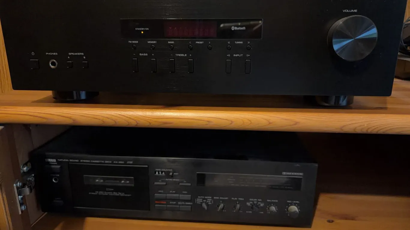 Yamaha R-S202 Receiver and KX-260 Cassette Deck