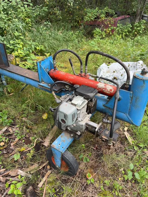 Hydraulic Log Splitter with Honda GC160 Engine