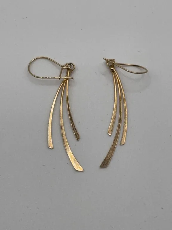 10k Gold Dangle Earrings, .68g