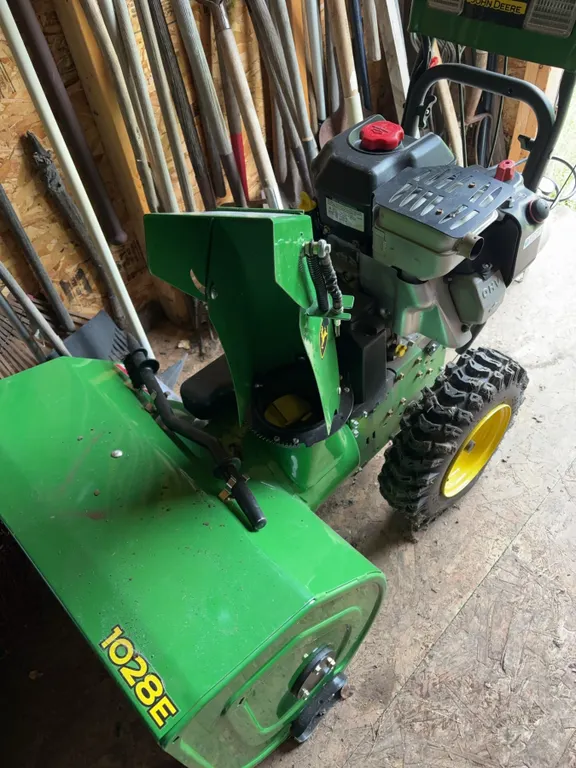 John Deere 1028E Snow BlowerNew condition