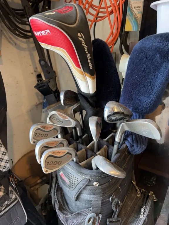Men’s Right-Handed Golf Set With TaylorMade Burner Driver and Bag