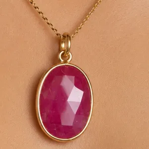 10k(0.79g),  Natural Ruby (3ct) Pendant Retail value $800