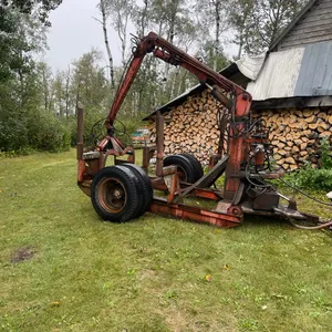 PTO driven hydraulic log loader trailer with grapple clam