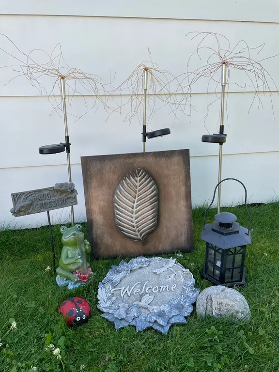 misc garden decor. (GST 5 % charged)