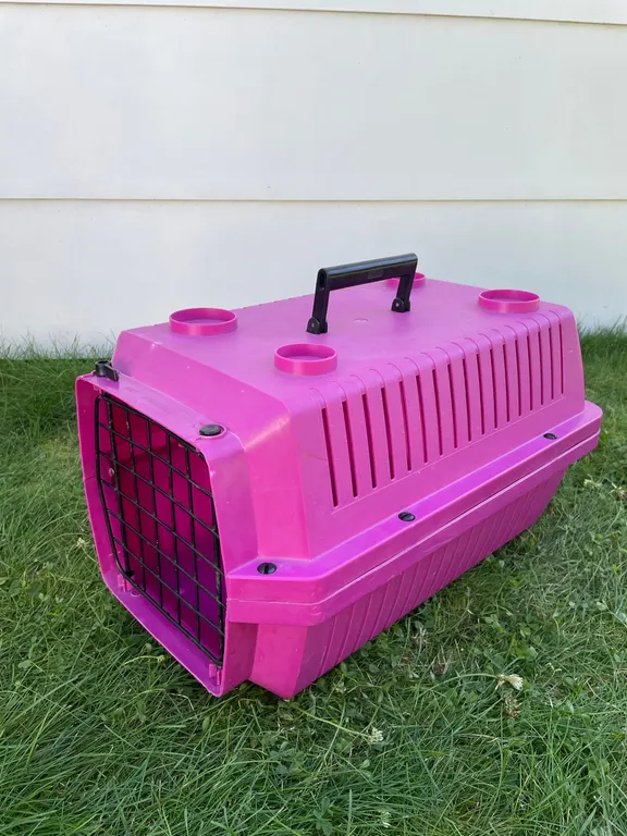 Small Pet Carrier voyageur 100. (GST 5 % charged)