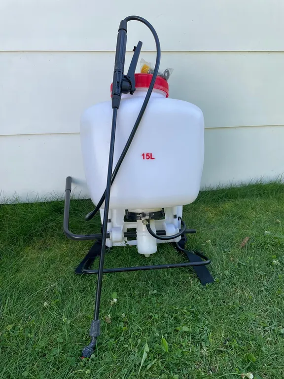 15 liter backpack sprayer (GST 5 % charged)