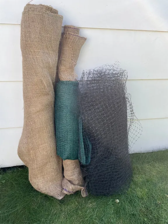 Burlap and netting (GST 5 % charged)