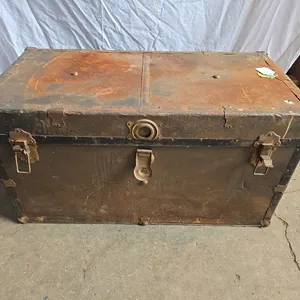 Langmuire Luggage Trunk - rusting