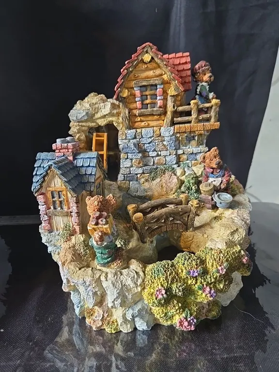 Boyd's Bear Resin Table top waterfall