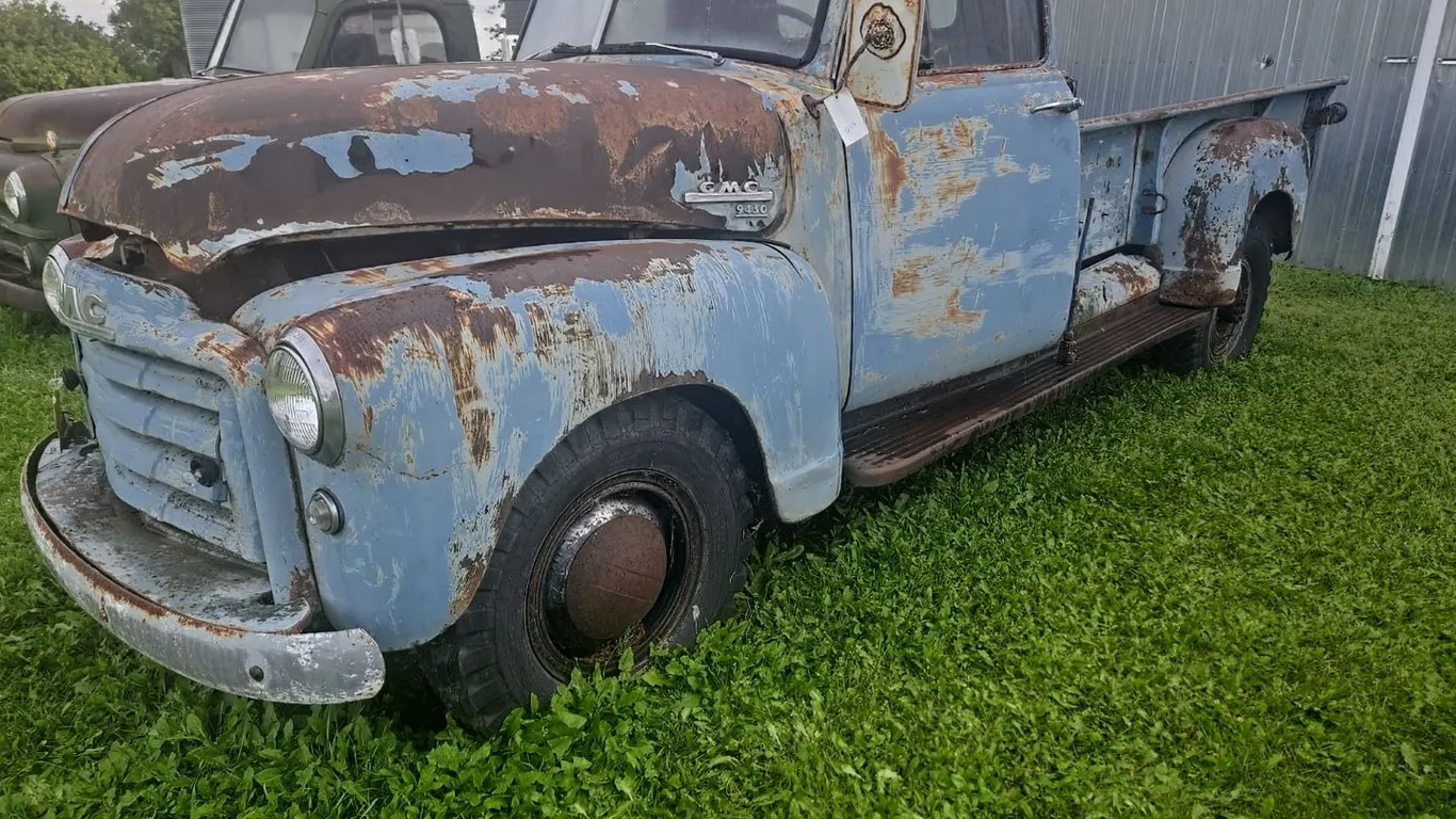 GMC 9430 Truck - VIN# 2943411938, not running