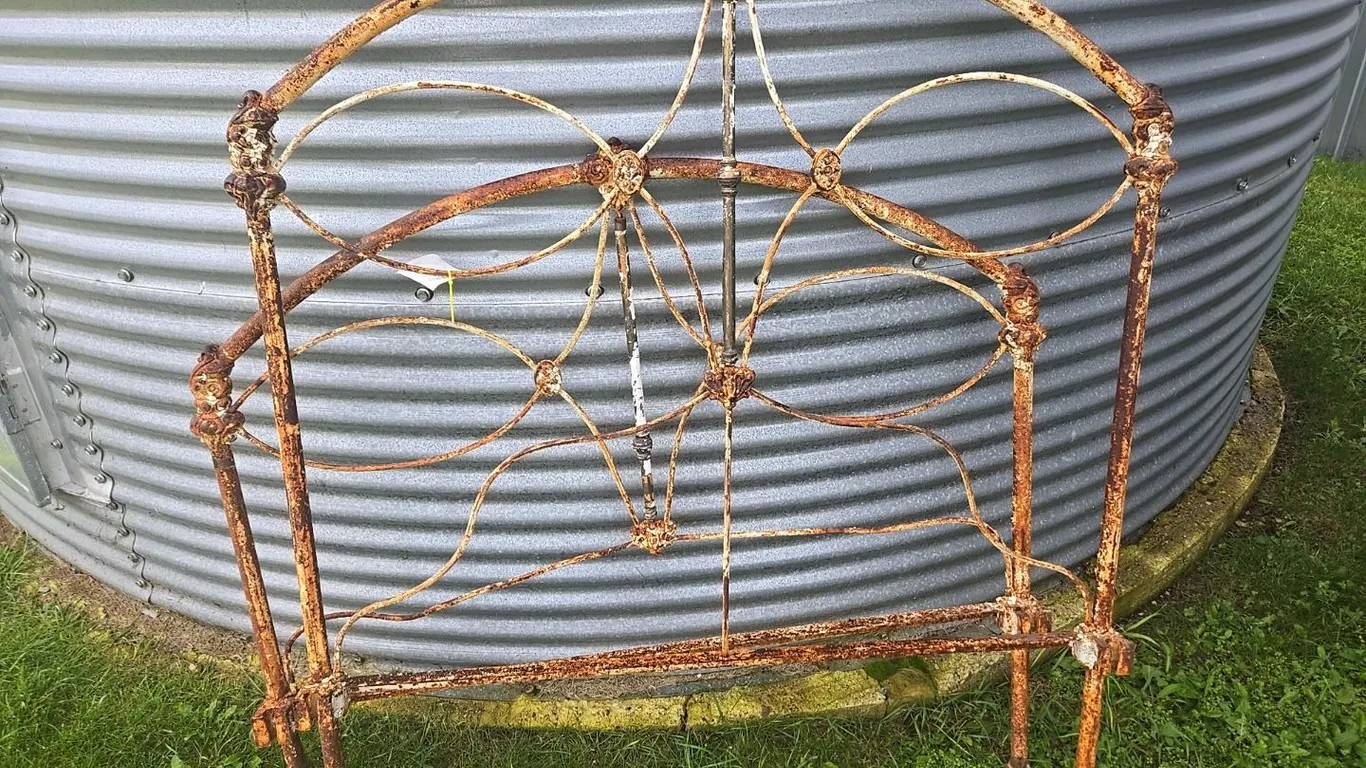 44" Rod Iron Bed, no rails