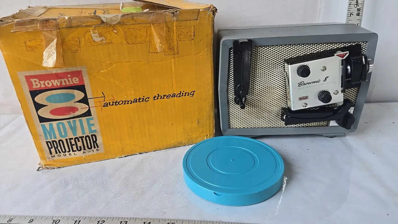 Brownie 8 Movie Projector - not tested