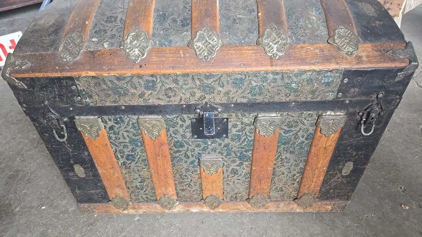 Wood Strapped Humpback Trunk