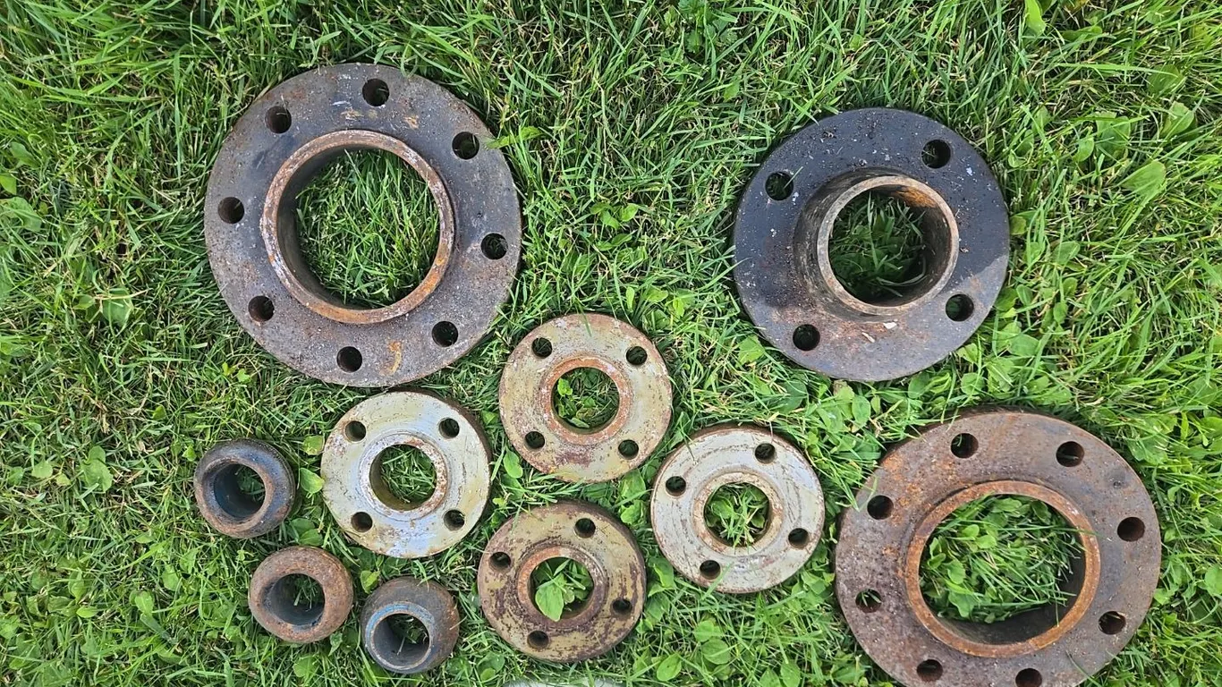 Variety of pipe flanges