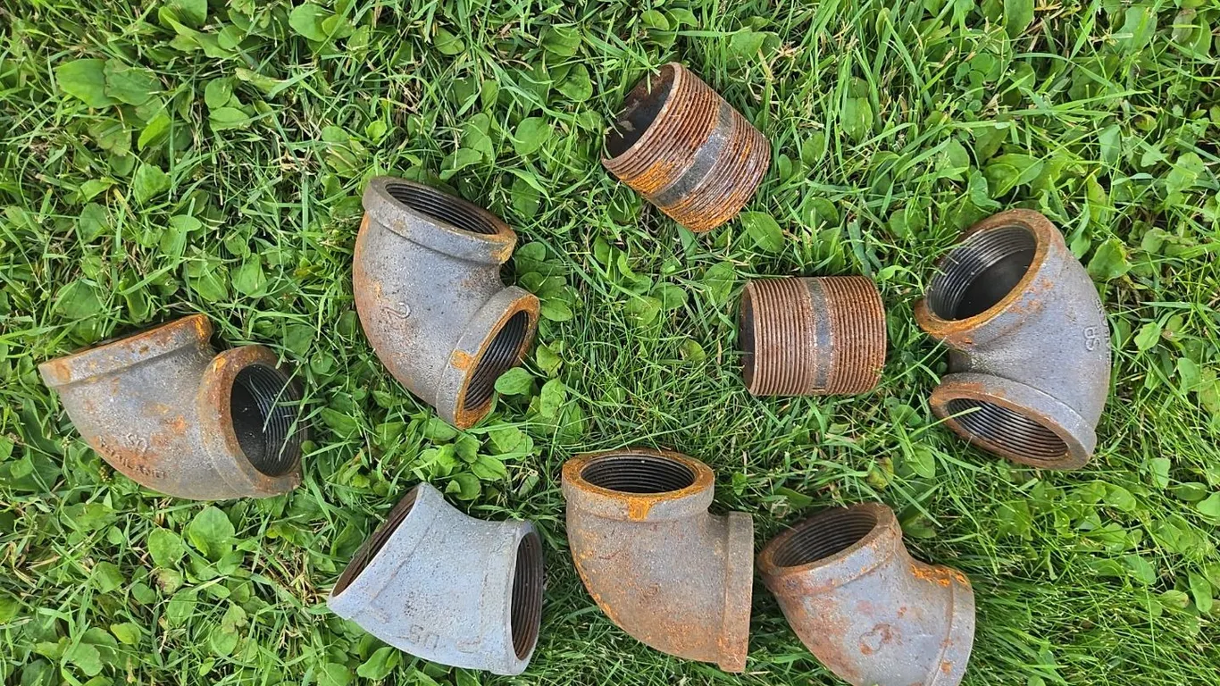 Variety of 2" 90 fittings & nipples