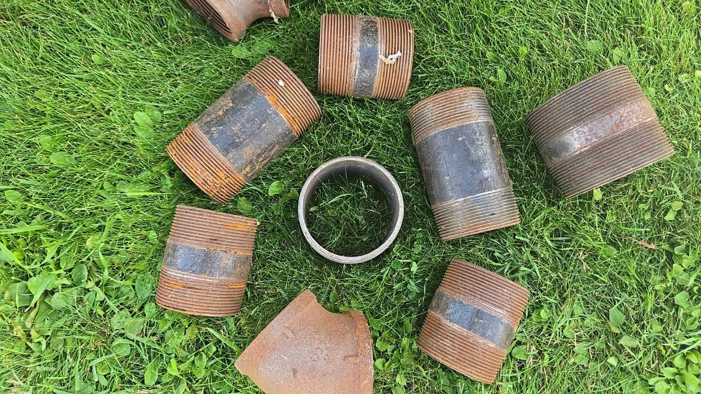 Variety of 3-4" nipple fittings