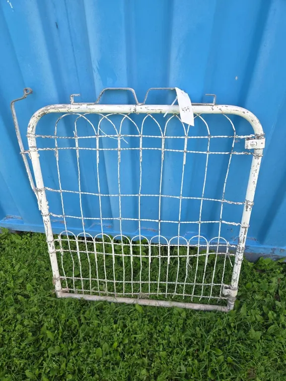 Wire garden gate - 33"