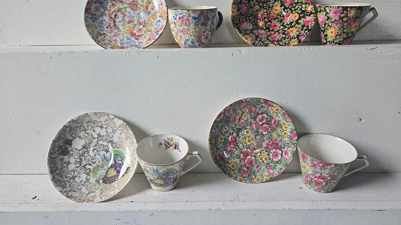 4 - Tea Cups & Saucer - Chintz