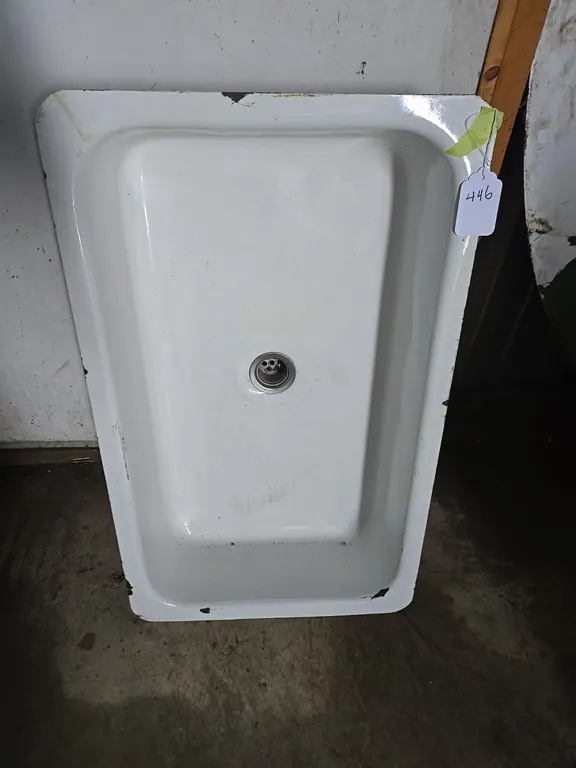 GSW Porcelain Sink - 30"x18"