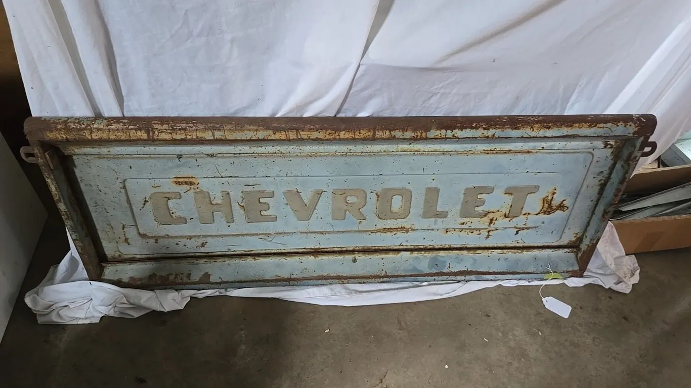 Chevrolet Tailgate - 50.75" length